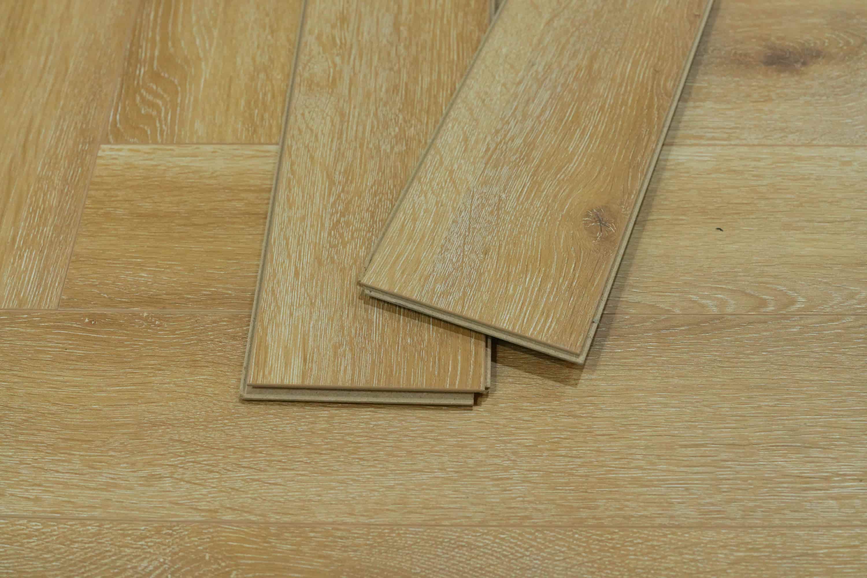 LAYPRO 8mm premium Classic Oak herringbone laminate flooring AC5 rated